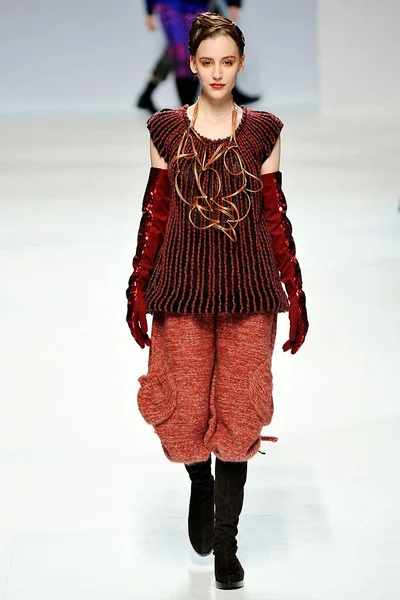 Look 32